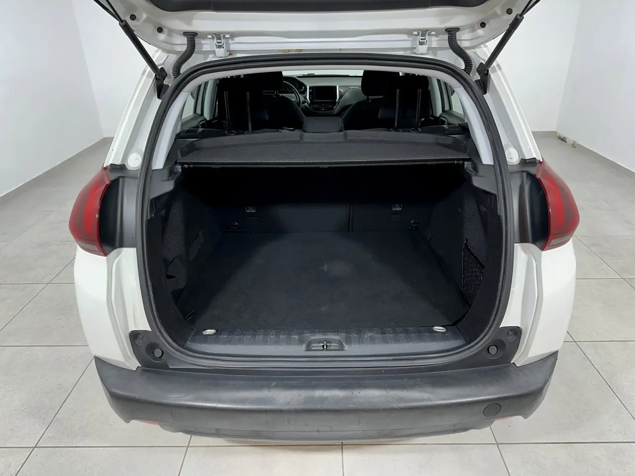 https://cdn.autoq.gr/websites/koilakos.gr/images/vehicles/1374/21217.jpg