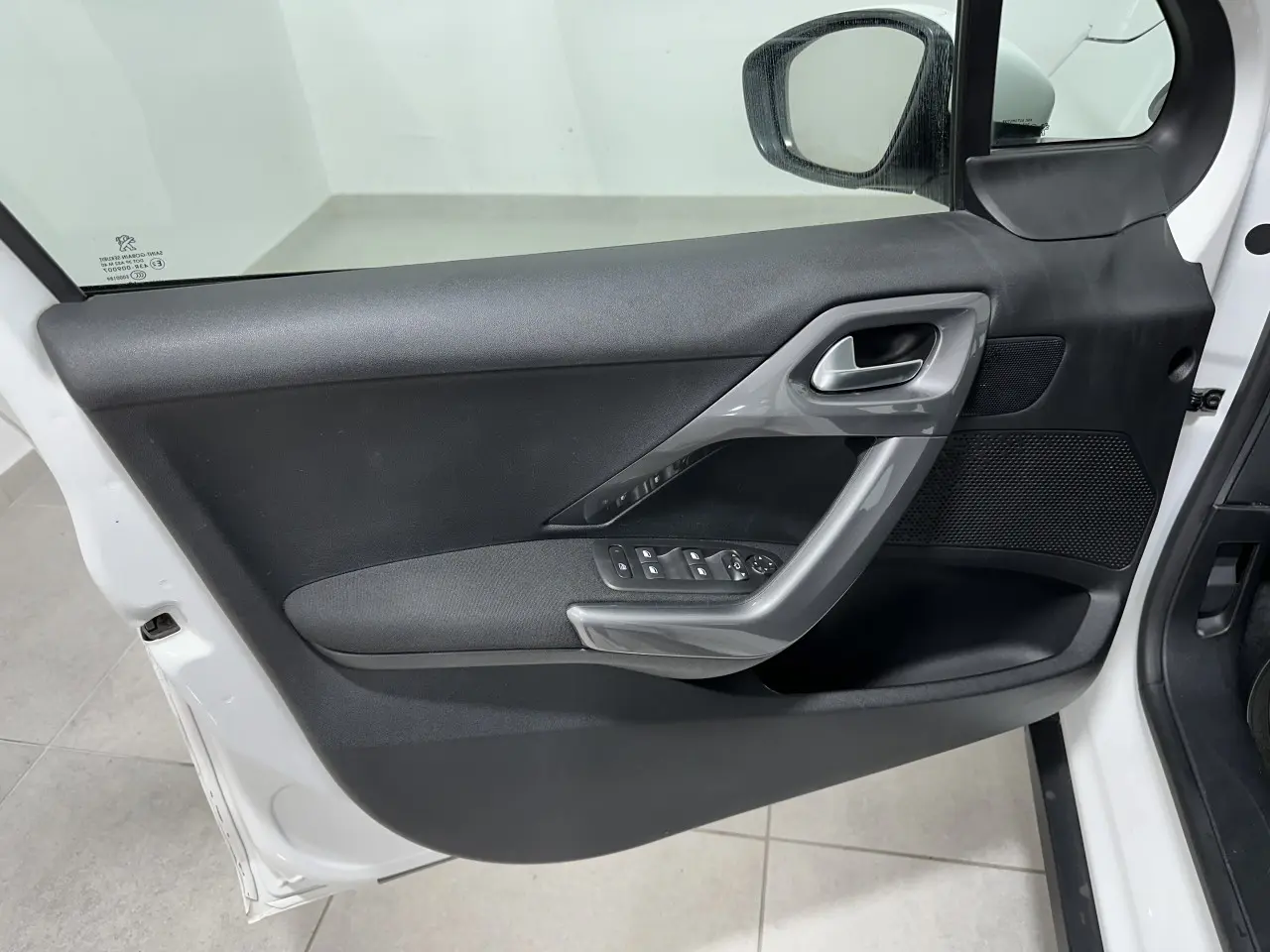 https://cdn.autoq.gr/websites/koilakos.gr/images/vehicles/1374/21219.jpg