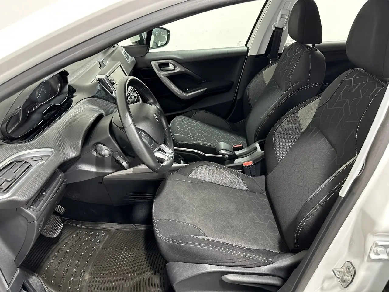 https://cdn.autoq.gr/websites/koilakos.gr/images/vehicles/1374/21220.jpg
