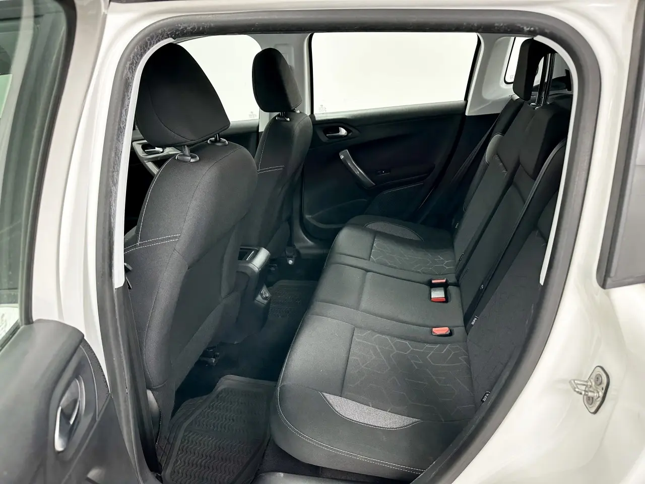https://cdn.autoq.gr/websites/koilakos.gr/images/vehicles/1374/21221.jpg