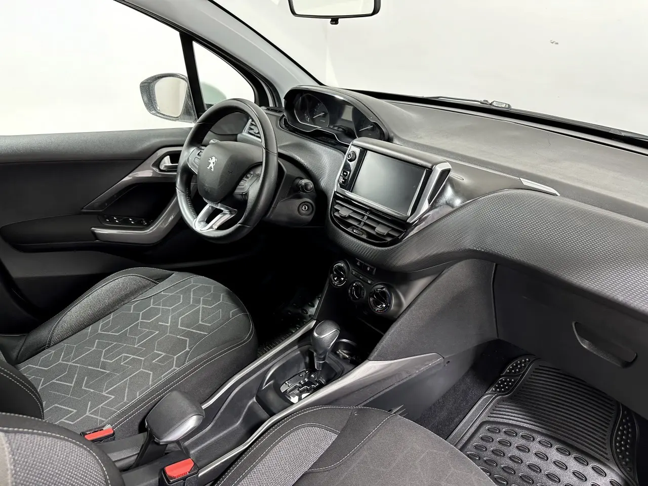 https://cdn.autoq.gr/websites/koilakos.gr/images/vehicles/1374/21225.jpg