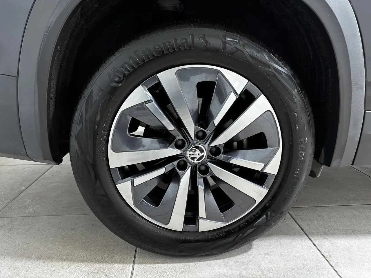 https://cdn.autoq.gr/websites/koilakos.gr/images/vehicles/1640/26247.jpg