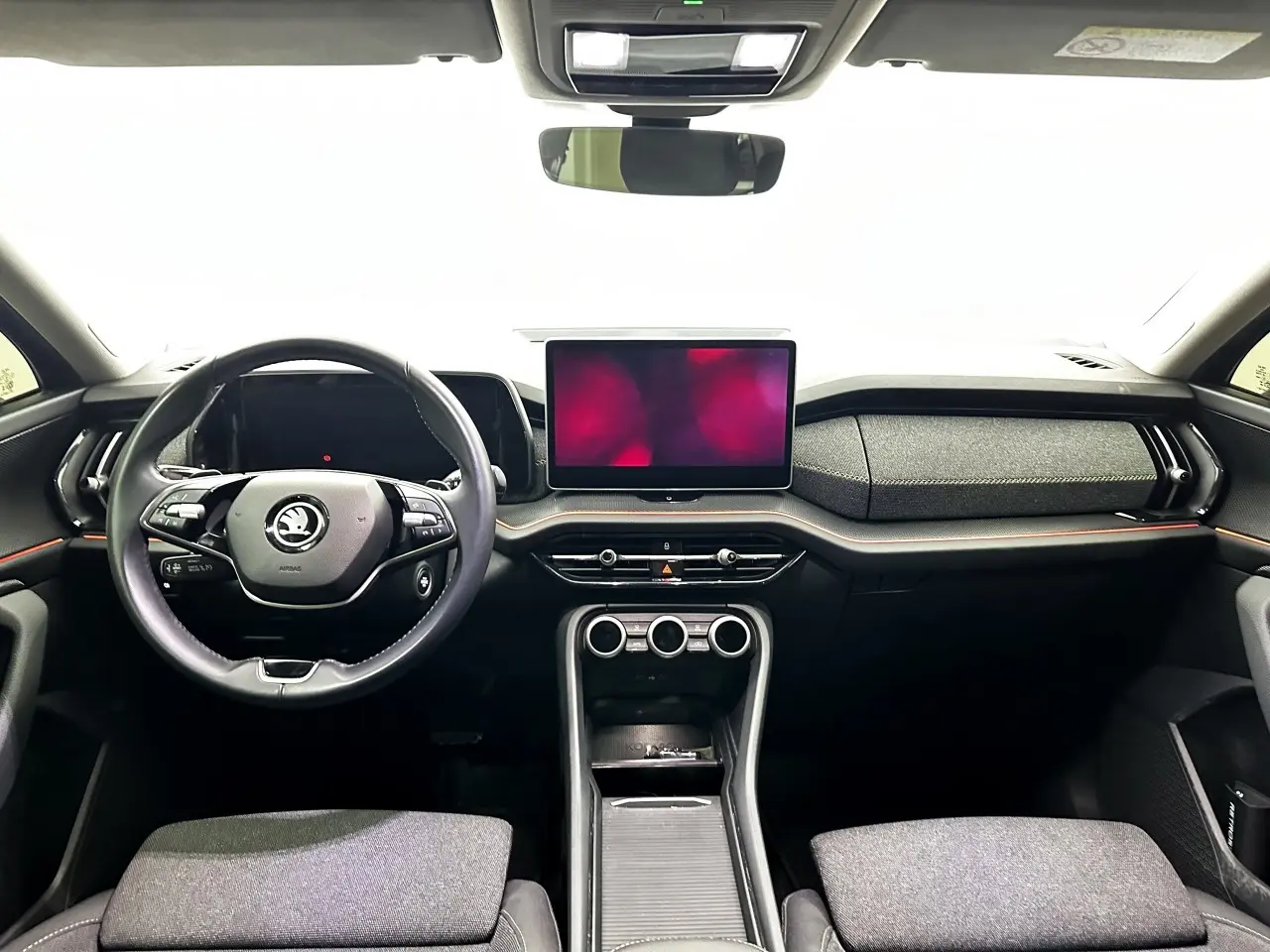 https://cdn.autoq.gr/websites/koilakos.gr/images/vehicles/1640/26256.jpg