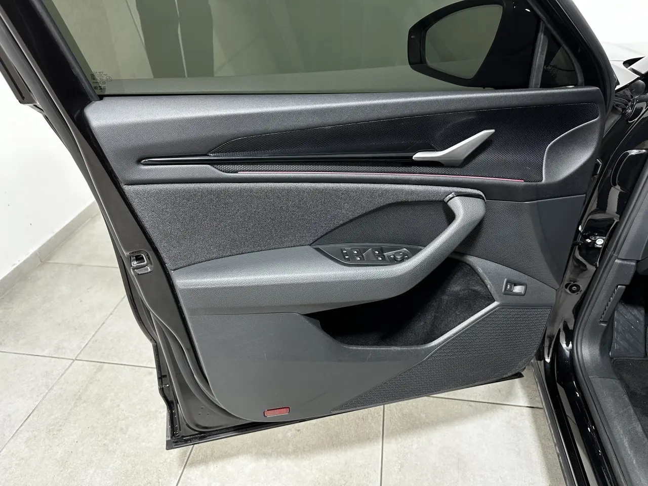 https://cdn.autoq.gr/websites/koilakos.gr/images/vehicles/1640/26262.jpg