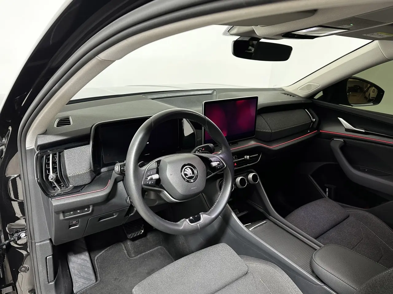 https://cdn.autoq.gr/websites/koilakos.gr/images/vehicles/1640/26264.jpg