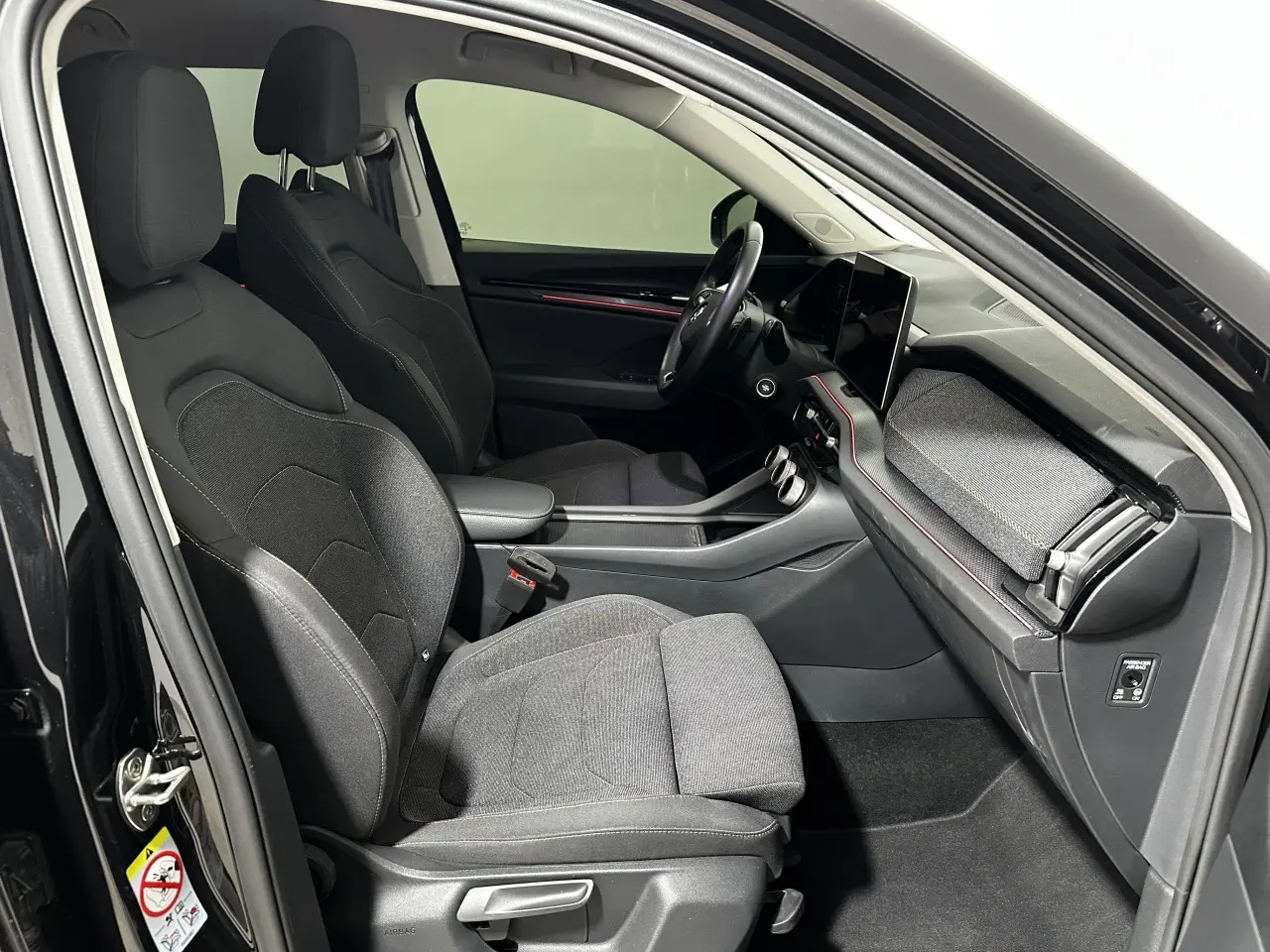 https://cdn.autoq.gr/websites/koilakos.gr/images/vehicles/1640/26265.jpg