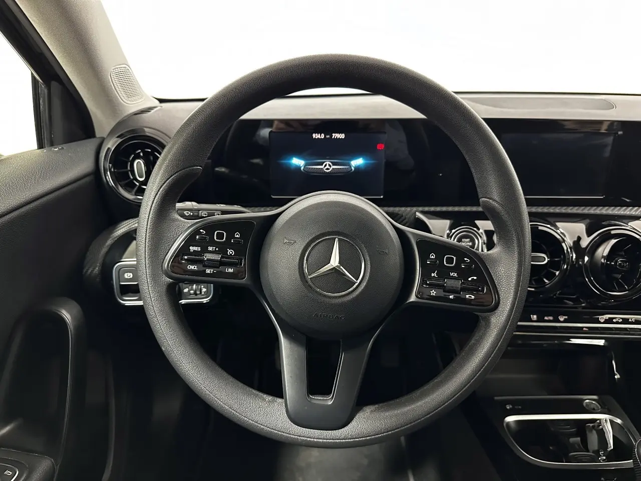 https://cdn.autoq.gr/websites/koilakos.gr/images/vehicles/1663/26490.jpg