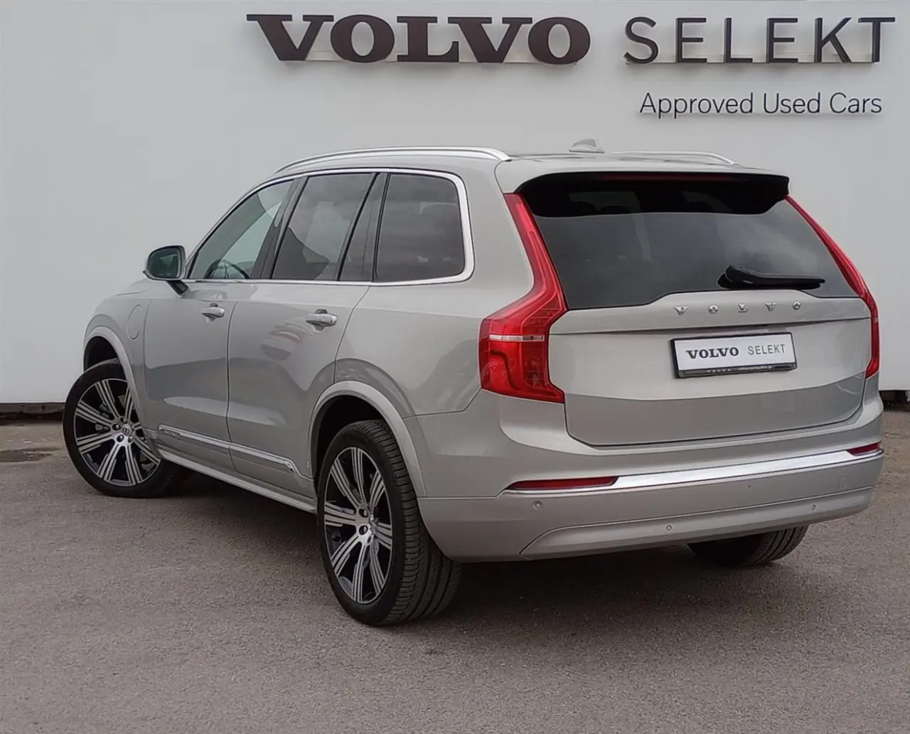 Volvo XC90 - View 2