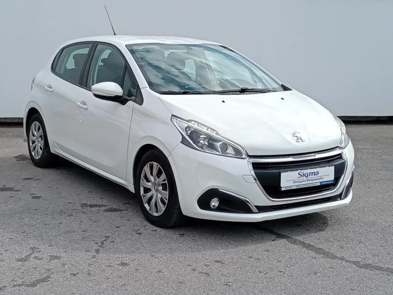 Peugeot 208 - View 1