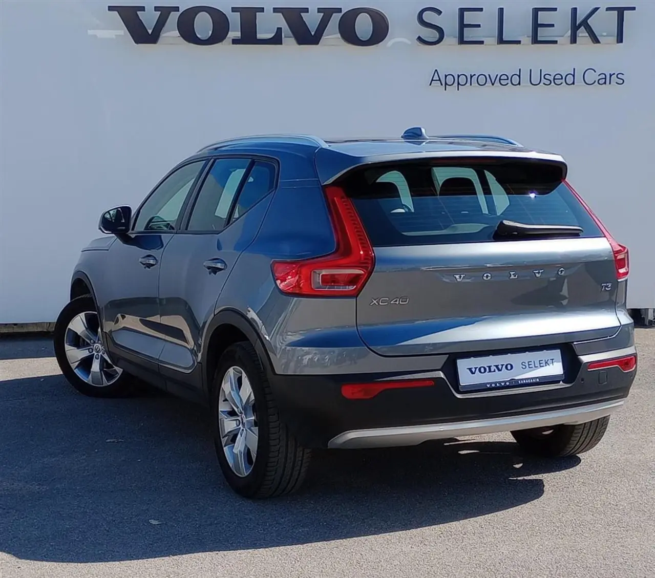Volvo XC40 - View 2