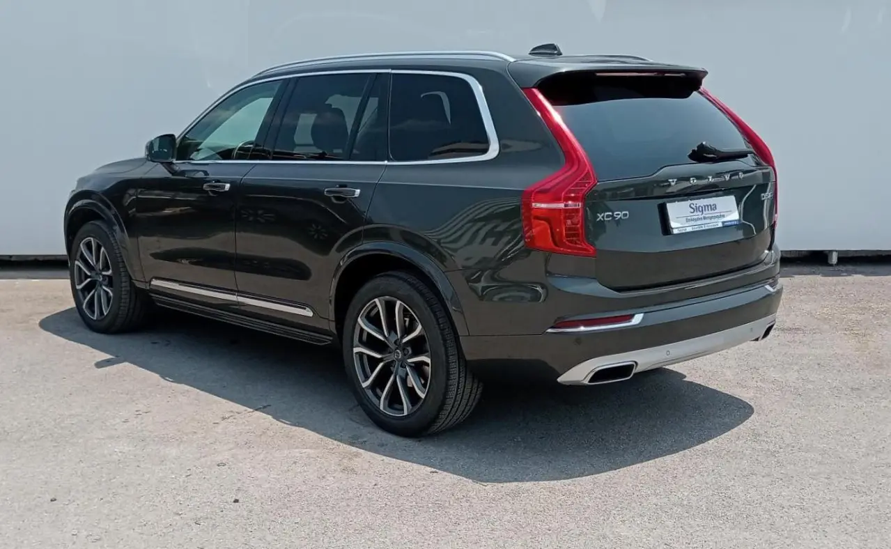 Volvo XC90 - View 2