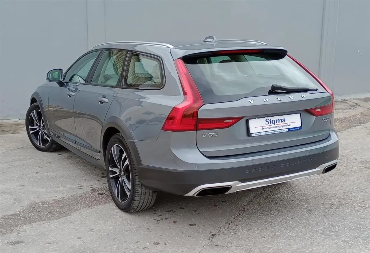 Volvo V90 - View 2