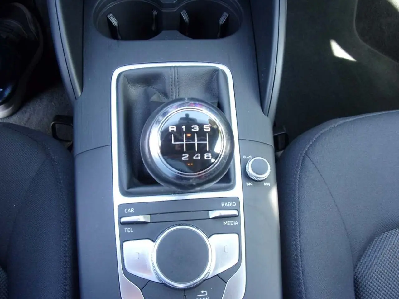 https://cdn.autoq.gr/websites/stock-center.gr/images/vehicles/audi-a3-5-xronia-eggyisi-10tfsi-comfort-mple-2018/audi-a-3-11.jpg