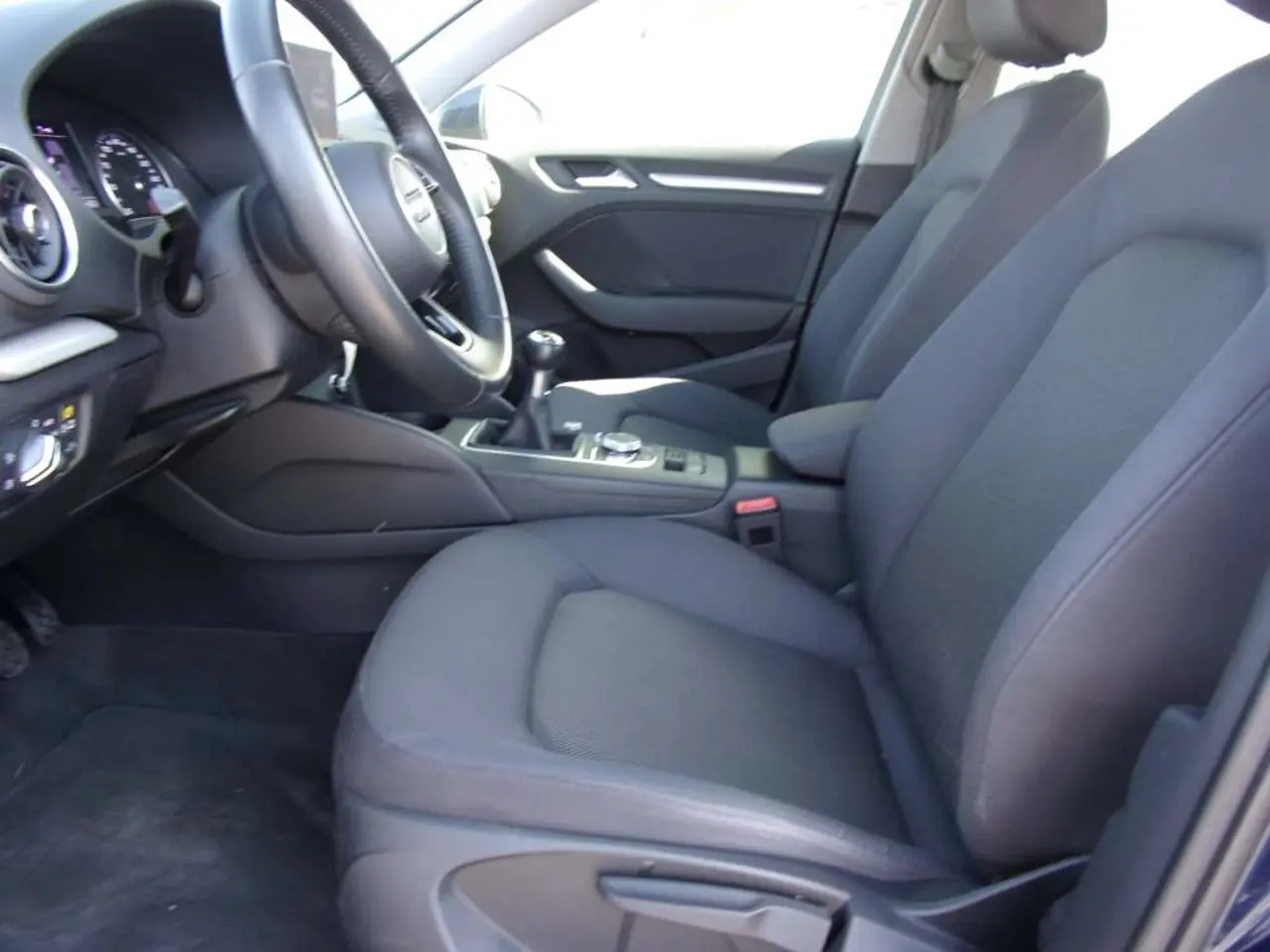 https://cdn.autoq.gr/websites/stock-center.gr/images/vehicles/audi-a3-5-xronia-eggyisi-10tfsi-comfort-mple-2018/audi-a-3-12.jpg