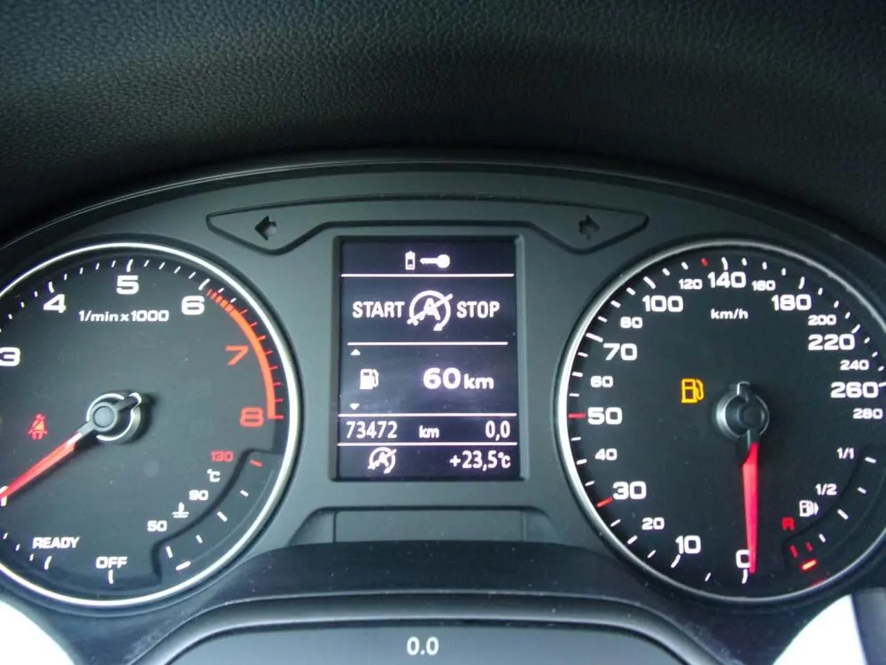 https://cdn.autoq.gr/websites/stock-center.gr/images/vehicles/audi-a3-5-xronia-eggyisi-10tfsi-comfort-mple-2018/audi-a-3-8.jpg
