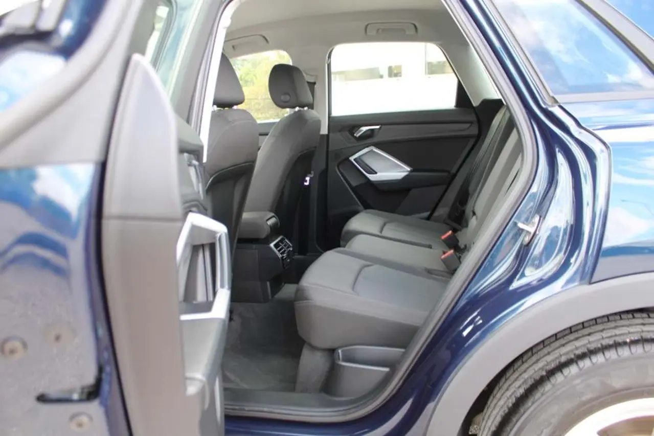 https://cdn.autoq.gr/websites/stock-center.gr/images/vehicles/audi-q3-5-hronia-eggyisi-35tdi-business-autox7-diesel-mple-2019/audi-q3-iyx-2083-12.jpg
