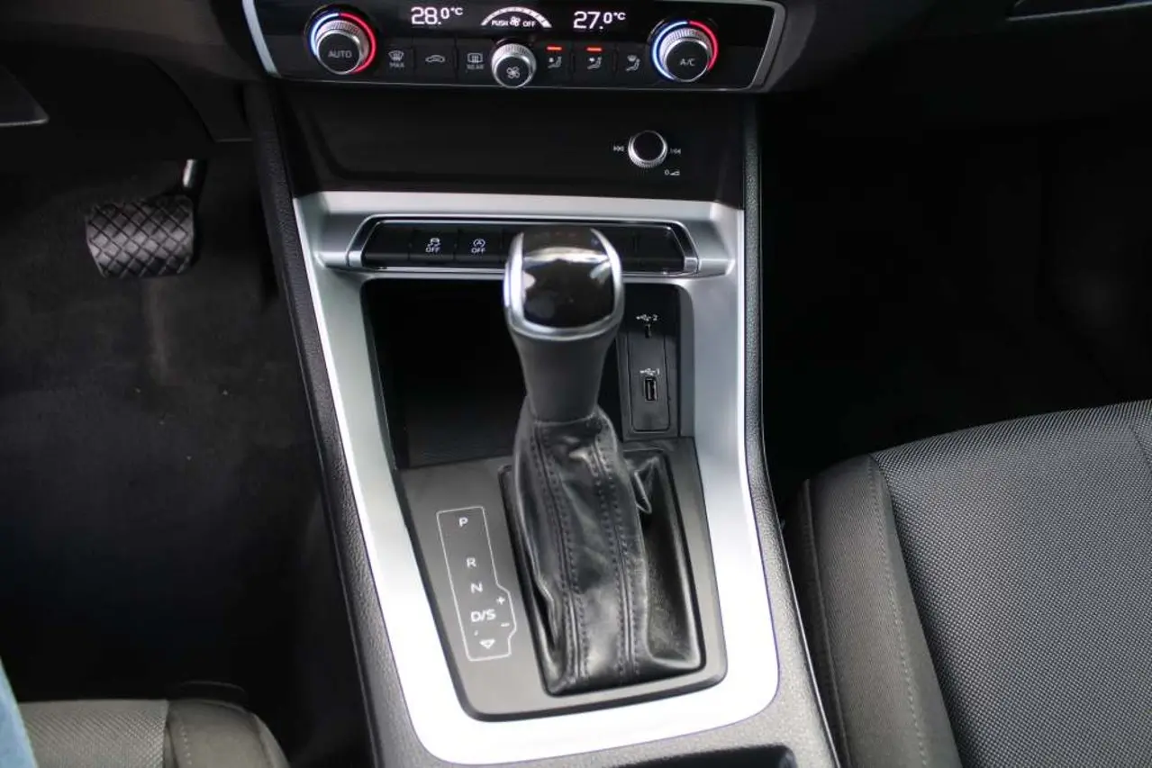 https://cdn.autoq.gr/websites/stock-center.gr/images/vehicles/audi-q3-5-hronia-eggyisi-35tdi-business-autox7-diesel-mple-2019/audi-q3-iyx-2083-25.jpg