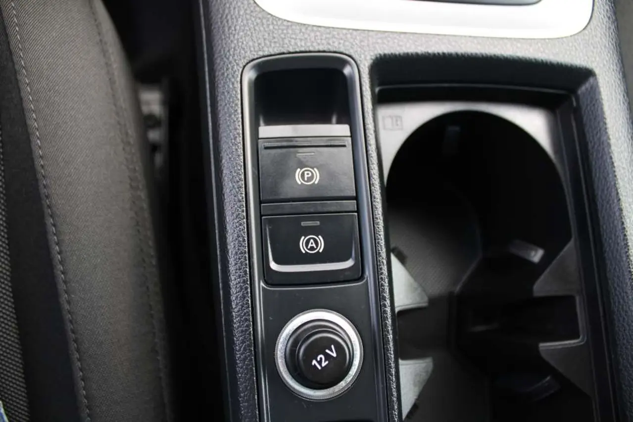 https://cdn.autoq.gr/websites/stock-center.gr/images/vehicles/audi-q3-5-hronia-eggyisi-35tdi-business-autox7-diesel-mple-2019/audi-q3-iyx-2083-26.jpg
