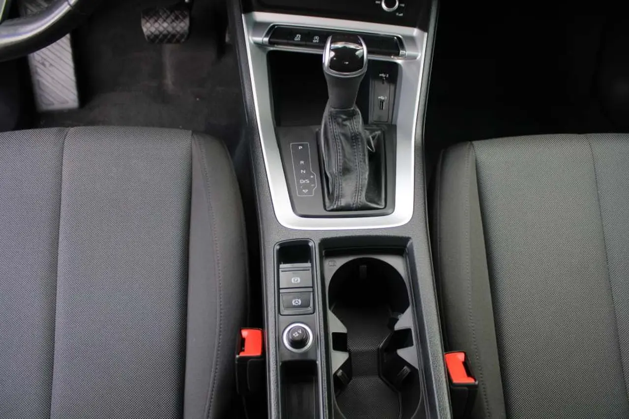 https://cdn.autoq.gr/websites/stock-center.gr/images/vehicles/audi-q3-5-hronia-eggyisi-35tdi-business-autox7-diesel-mple-2019/audi-q3-iyx-2083-27.jpg