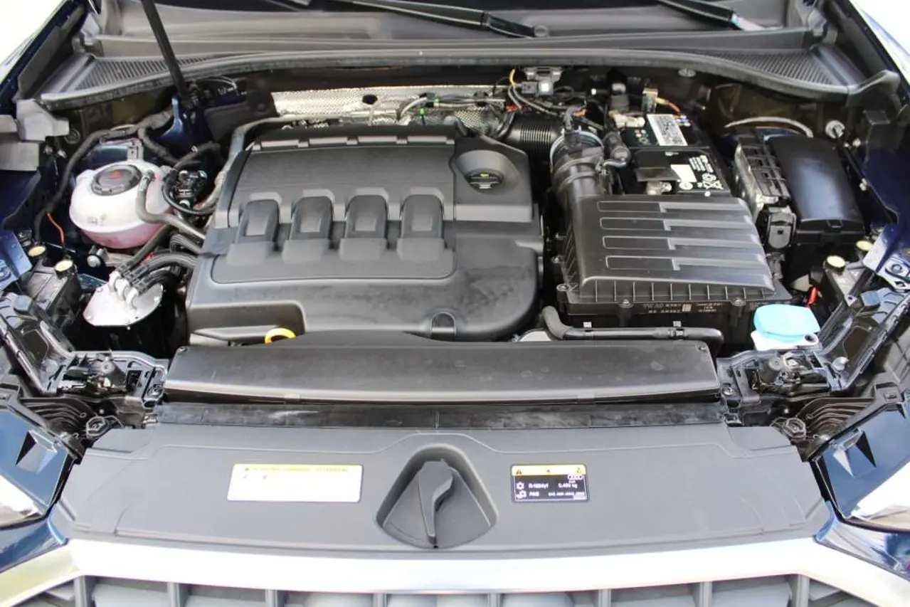 https://cdn.autoq.gr/websites/stock-center.gr/images/vehicles/audi-q3-5-hronia-eggyisi-35tdi-business-autox7-diesel-mple-2019/audi-q3-iyx-2083-32.jpg