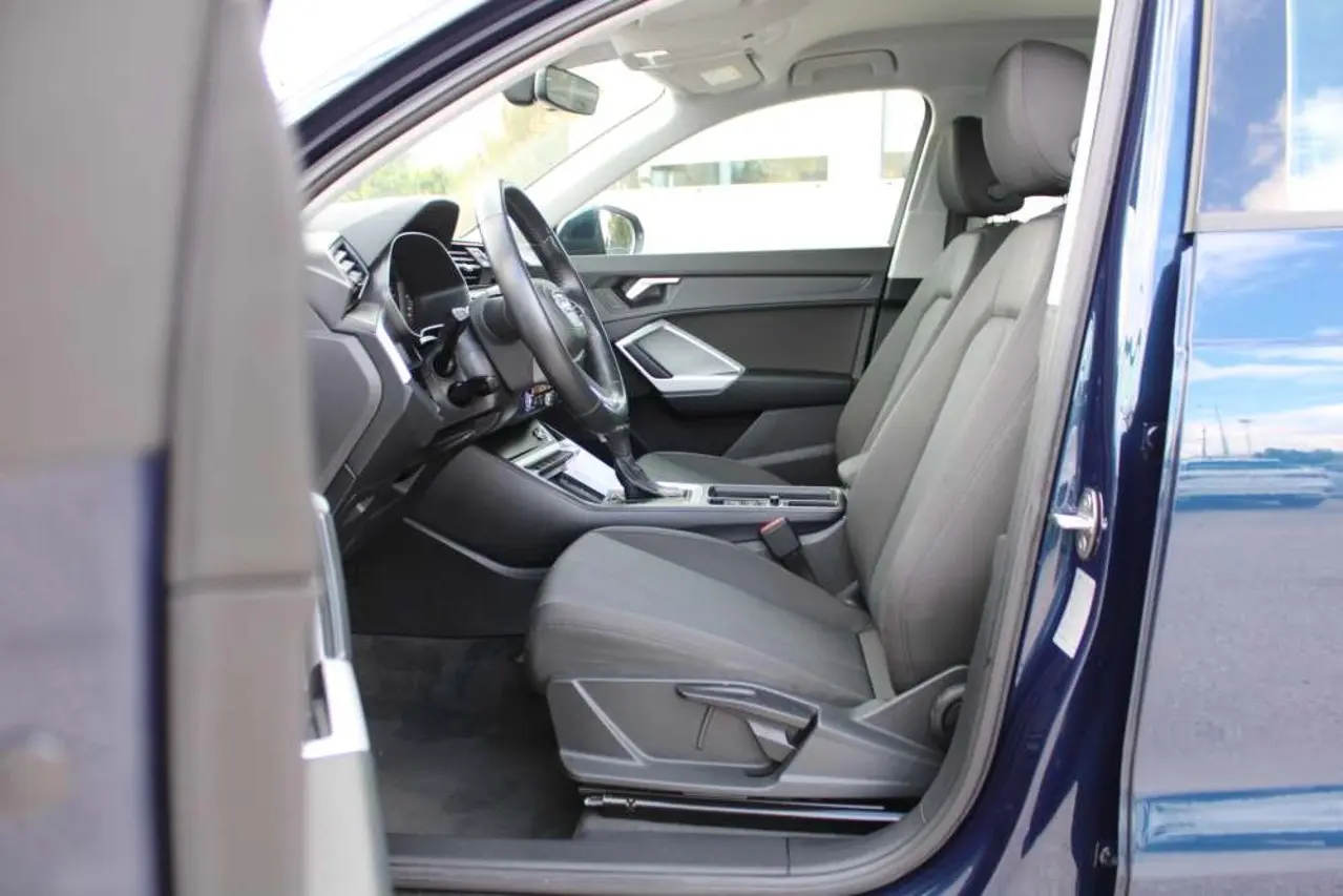 https://cdn.autoq.gr/websites/stock-center.gr/images/vehicles/audi-q3-5-hronia-eggyisi-35tdi-business-autox7-diesel-mple-2019/audi-q3-iyx-2083-8.jpg