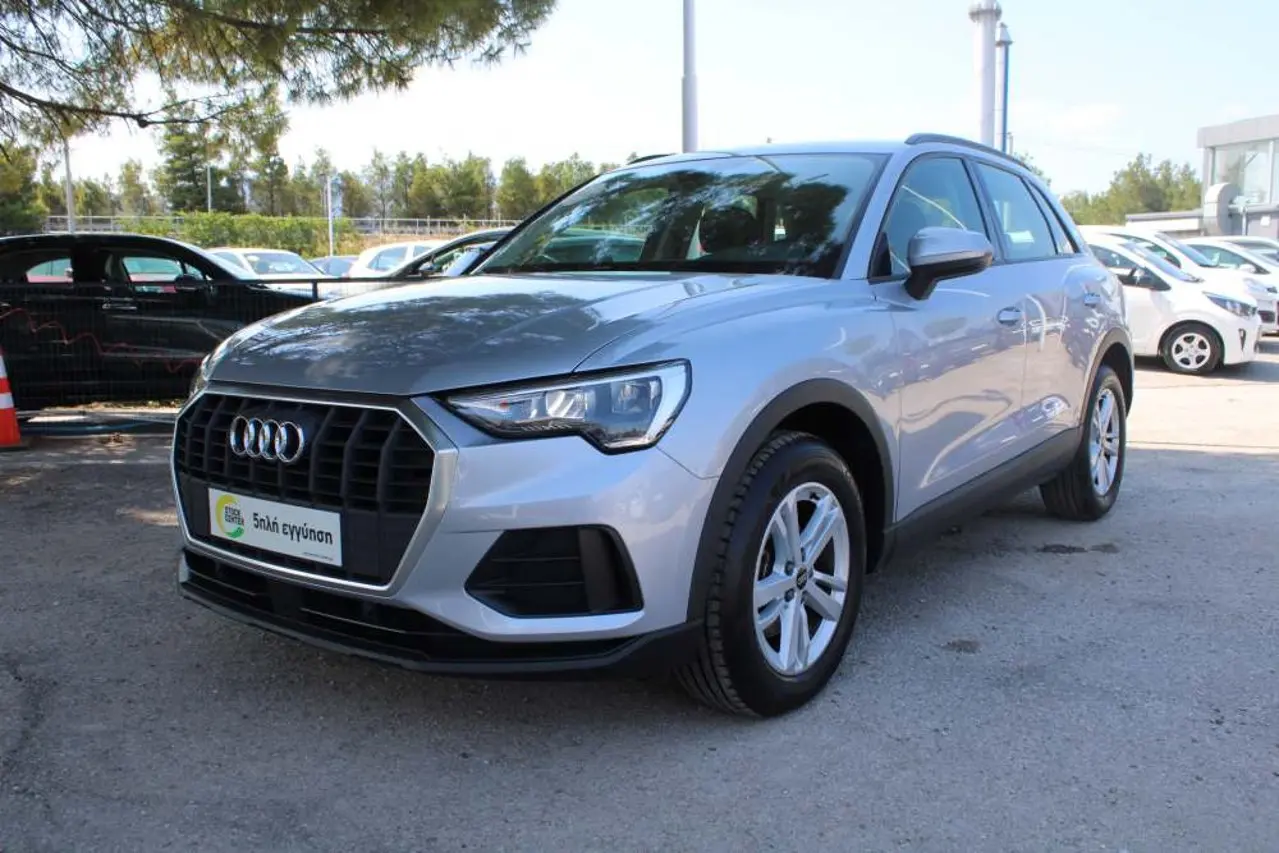 Audi Q3 - View 3