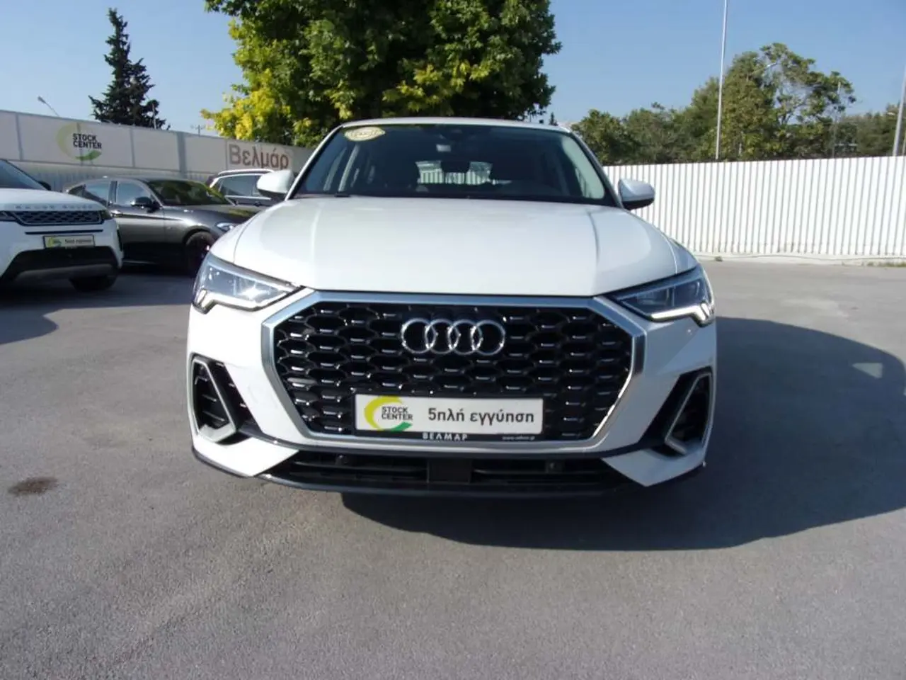 Audi Q3 - View 3