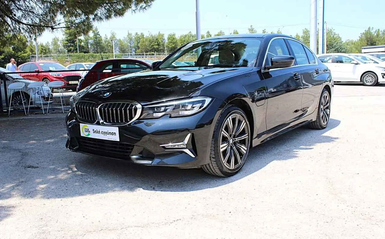 BMW 3 Series - View 3