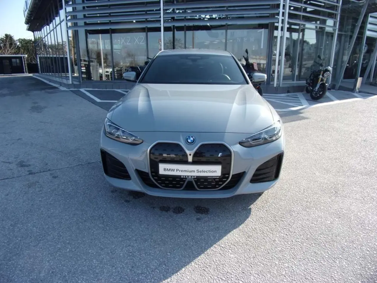 BMW i4 - View 2