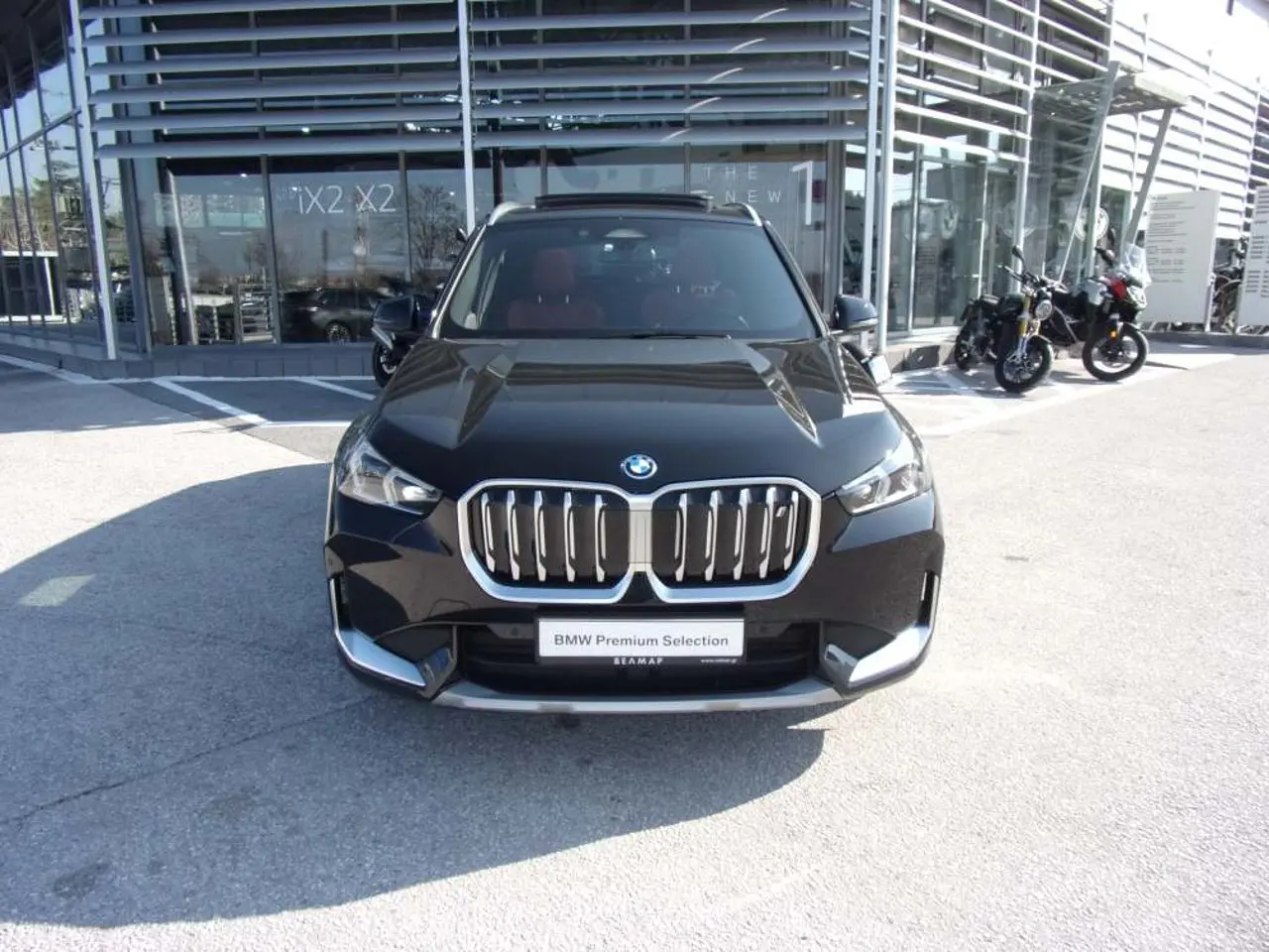 BMW iX1 - View 2