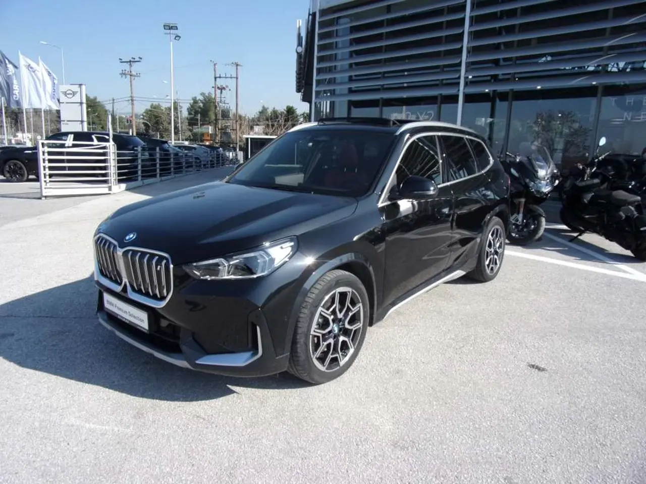 BMW iX1 - View 3