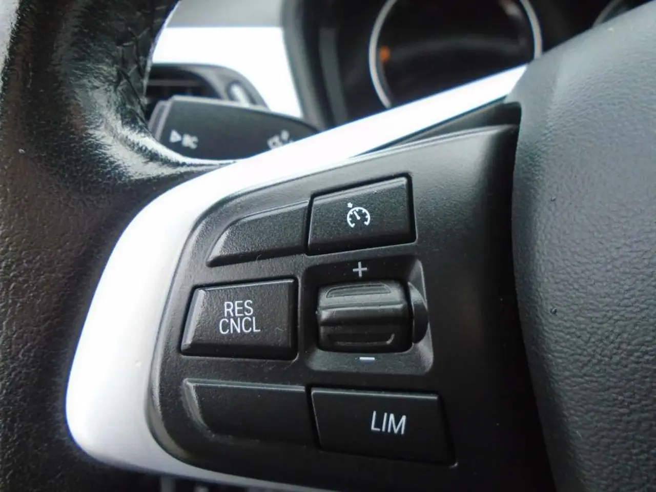 https://cdn.autoq.gr/websites/stock-center.gr/images/vehicles/bmw-x2-5-hronia-eggyisi-sdrive-18i-auto-hrysafi-2018/dsc09987.jpg