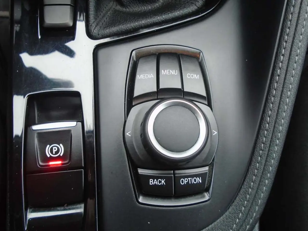 https://cdn.autoq.gr/websites/stock-center.gr/images/vehicles/bmw-x2-5-hronia-eggyisi-sdrive-18i-auto-hrysafi-2018/dsc09993.jpg