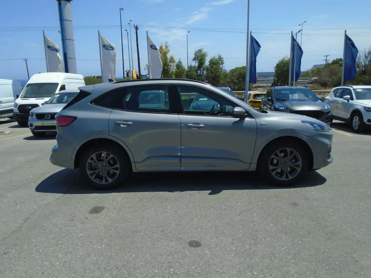 Ford Kuga - View 3