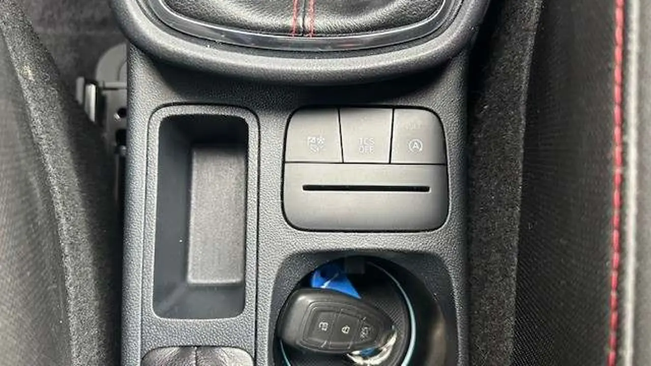 https://cdn.autoq.gr/websites/stock-center.gr/images/vehicles/ford-puma-5-hronia-eggyisi-puma-l-ecoboost-hybrid-125hp-st-10-hybrid-petrol-aspro/15_18.jpg