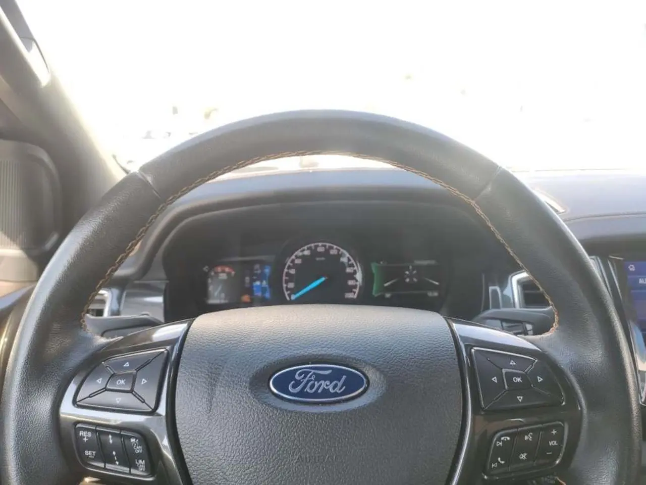 https://cdn.autoq.gr/websites/stock-center.gr/images/vehicles/ford-ranger-1-hrono-eggyisi-wild-track-mayro-2020/10_8.jpg
