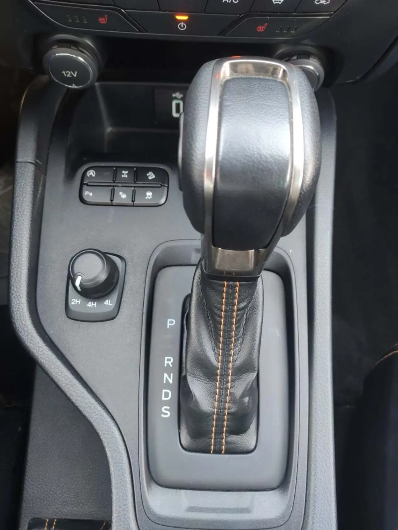 https://cdn.autoq.gr/websites/stock-center.gr/images/vehicles/ford-ranger-1-hrono-eggyisi-wild-track-mayro-2020/12_8.jpg