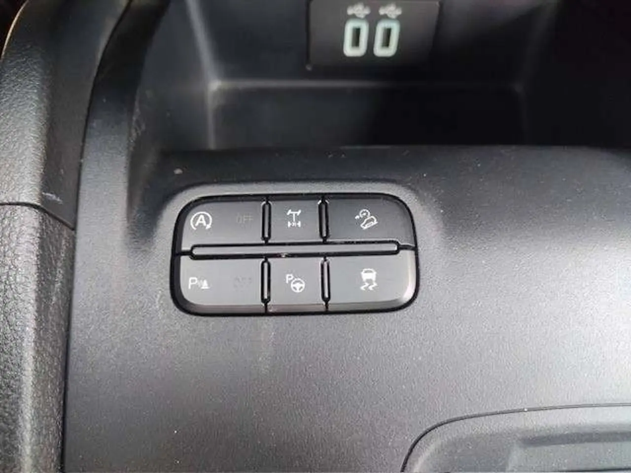 https://cdn.autoq.gr/websites/stock-center.gr/images/vehicles/ford-ranger-1-hrono-eggyisi-wild-track-mayro-2020/14_8.jpg