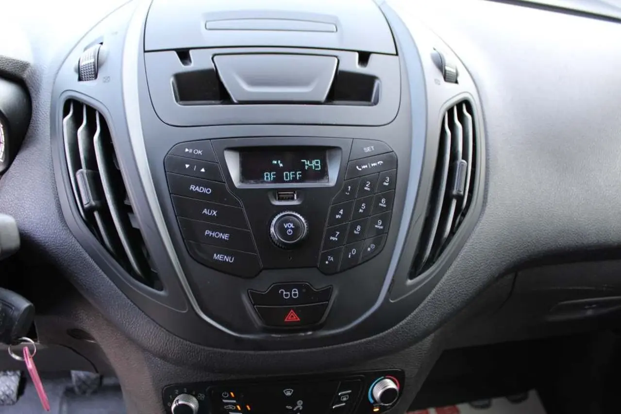 https://cdn.autoq.gr/websites/stock-center.gr/images/vehicles/ford-transit-courier-1-hrono-eggyisi-trend-diesel-ofelimo-477kg-mikto-1795kg-aspro/ford-courier-itx8967-20.jpg