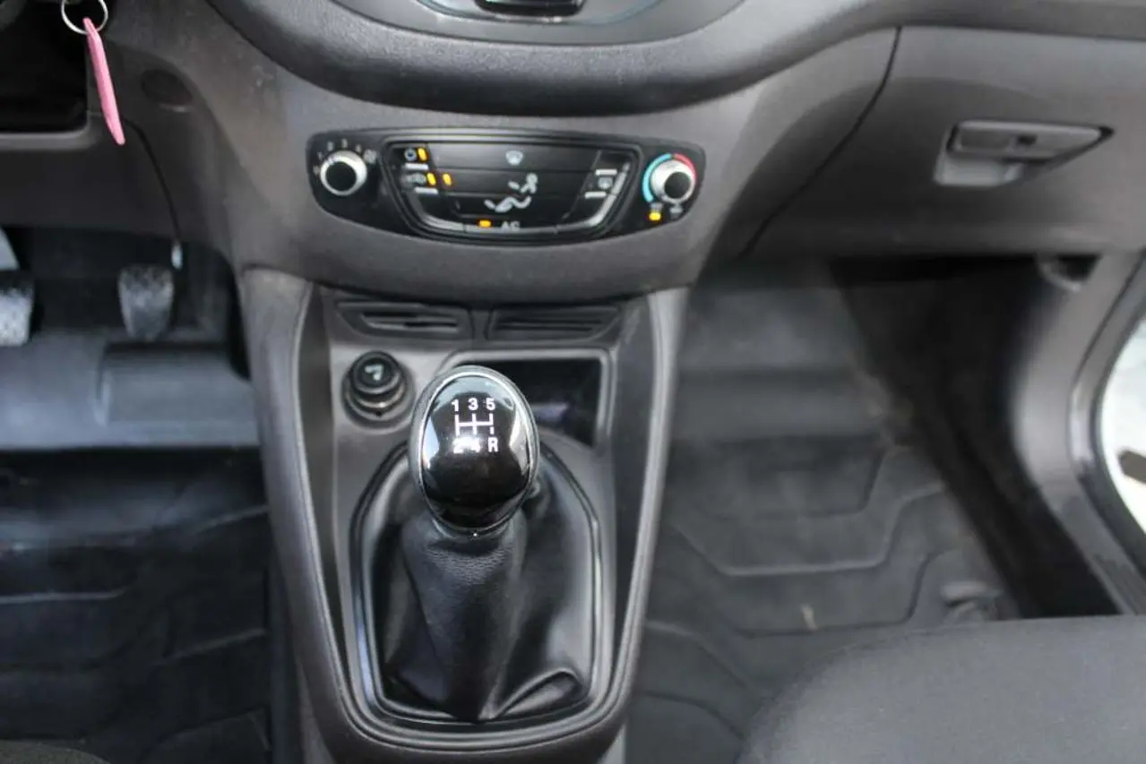 https://cdn.autoq.gr/websites/stock-center.gr/images/vehicles/ford-transit-courier-1-hrono-eggyisi-trend-diesel-ofelimo-477kg-mikto-1795kg-aspro/ford-courier-itx8967-21.jpg