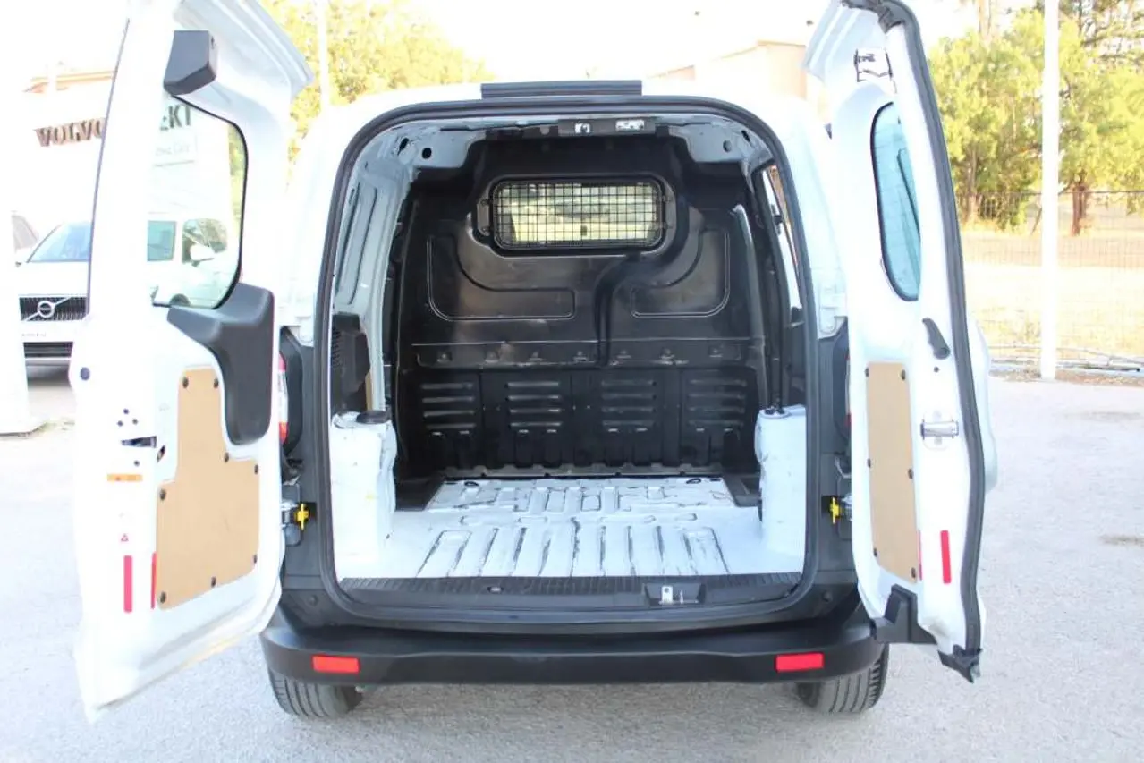https://cdn.autoq.gr/websites/stock-center.gr/images/vehicles/ford-transit-courier-1-hrono-eggyisi-trend-diesel-ofelimo-477kg-mikto-1795kg-aspro/ford-courier-itx8967-24.jpg