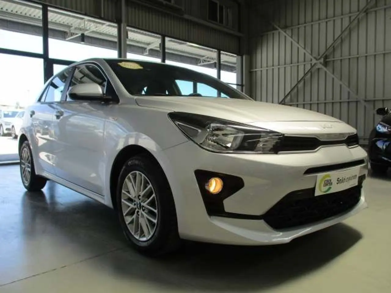 https://cdn.autoq.gr/websites/stock-center.gr/images/vehicles/kia-rio-5-hronia-eggyisi-instyle-gkri-2023/img_9081.jpg
