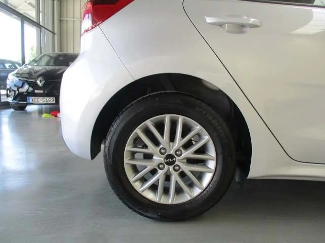 https://cdn.autoq.gr/websites/stock-center.gr/images/vehicles/kia-rio-5-hronia-eggyisi-instyle-gkri-2023/img_9087.jpg
