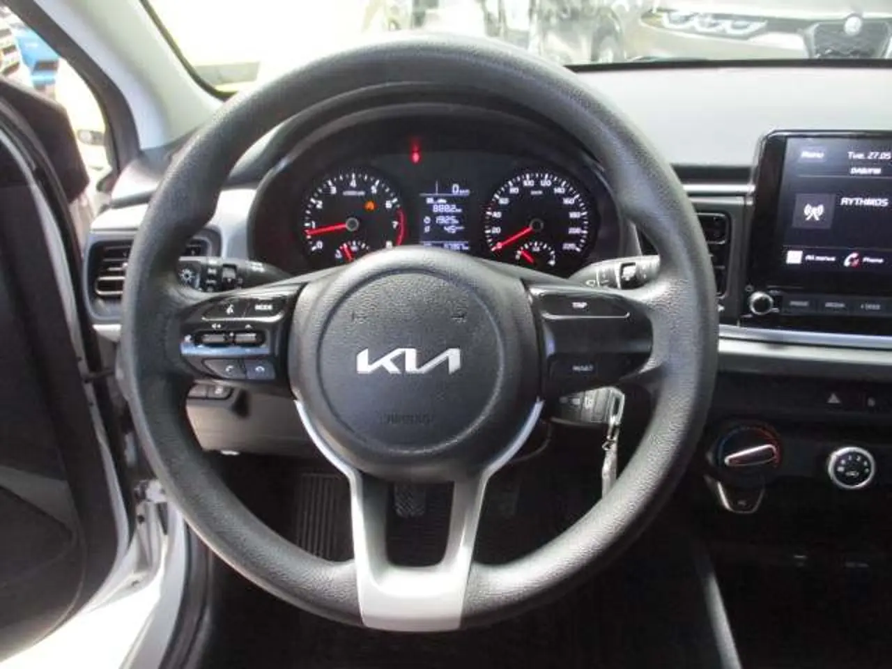 https://cdn.autoq.gr/websites/stock-center.gr/images/vehicles/kia-rio-5-hronia-eggyisi-instyle-gkri-2023/img_9089.jpg