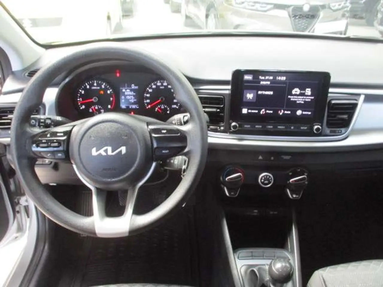 https://cdn.autoq.gr/websites/stock-center.gr/images/vehicles/kia-rio-5-hronia-eggyisi-instyle-gkri-2023/img_9091.jpg