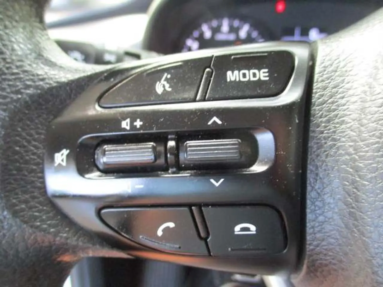 https://cdn.autoq.gr/websites/stock-center.gr/images/vehicles/kia-rio-5-hronia-eggyisi-instyle-gkri-2023/img_9094.jpg