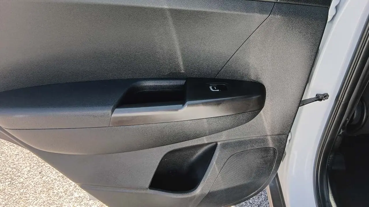 https://cdn.autoq.gr/websites/stock-center.gr/images/vehicles/kia-sportage-5-hronia-eggyisi-upgrade-aspro-2021/20250704_144255.jpg