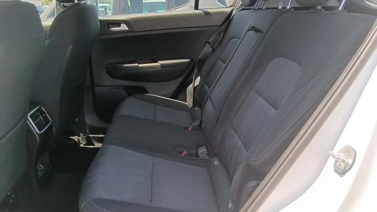 https://cdn.autoq.gr/websites/stock-center.gr/images/vehicles/kia-sportage-5-hronia-eggyisi-upgrade-aspro-2021/20250704_144301.jpg
