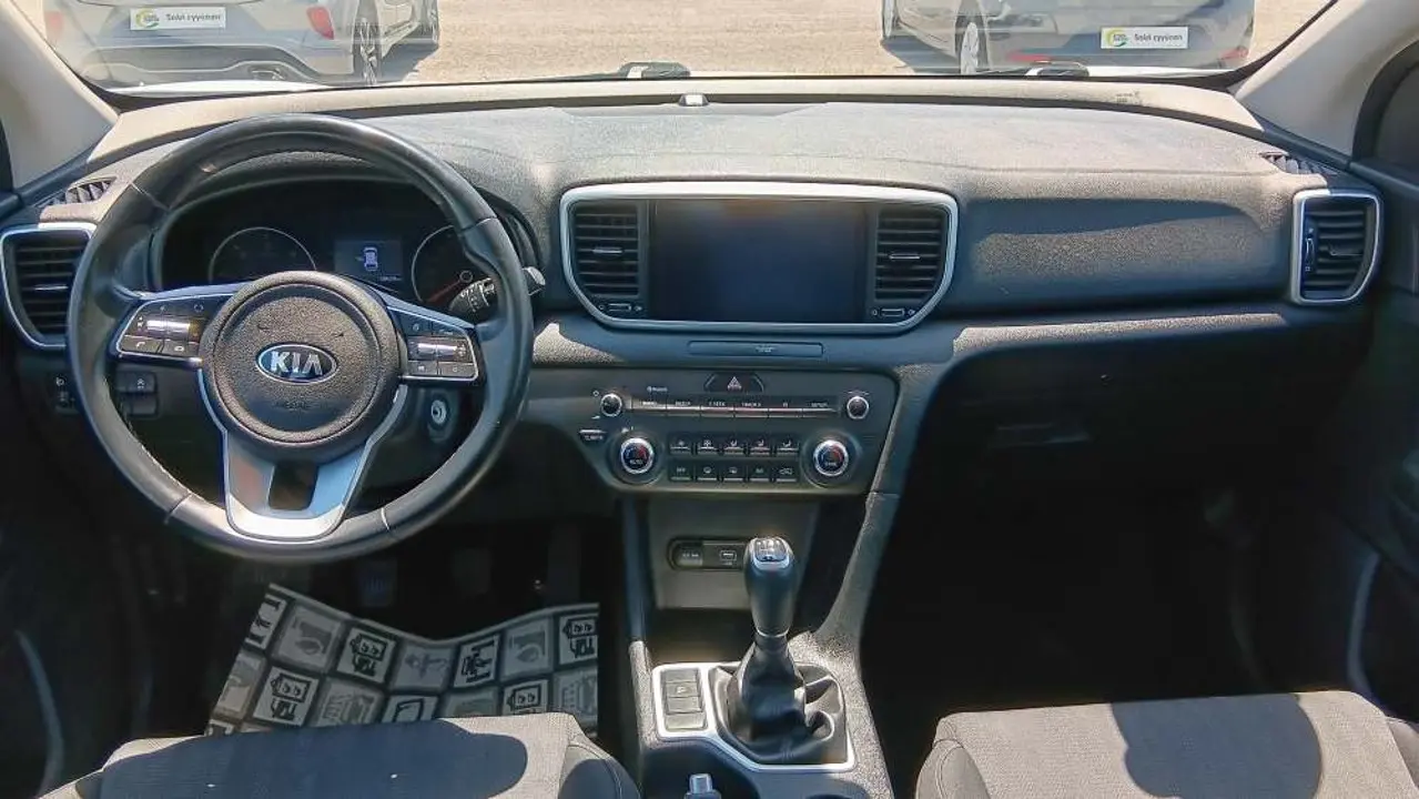 https://cdn.autoq.gr/websites/stock-center.gr/images/vehicles/kia-sportage-5-hronia-eggyisi-upgrade-aspro-2021/20250704_144316.jpg