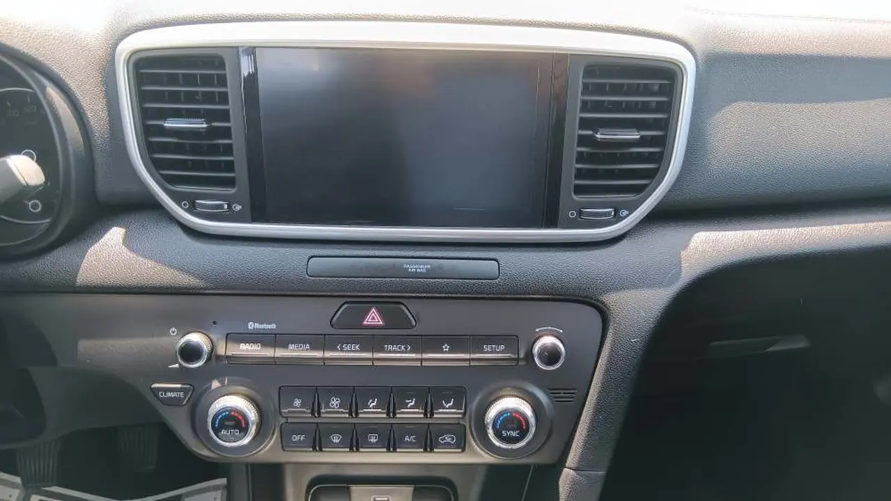 https://cdn.autoq.gr/websites/stock-center.gr/images/vehicles/kia-sportage-5-hronia-eggyisi-upgrade-aspro-2021/20250704_144334.jpg